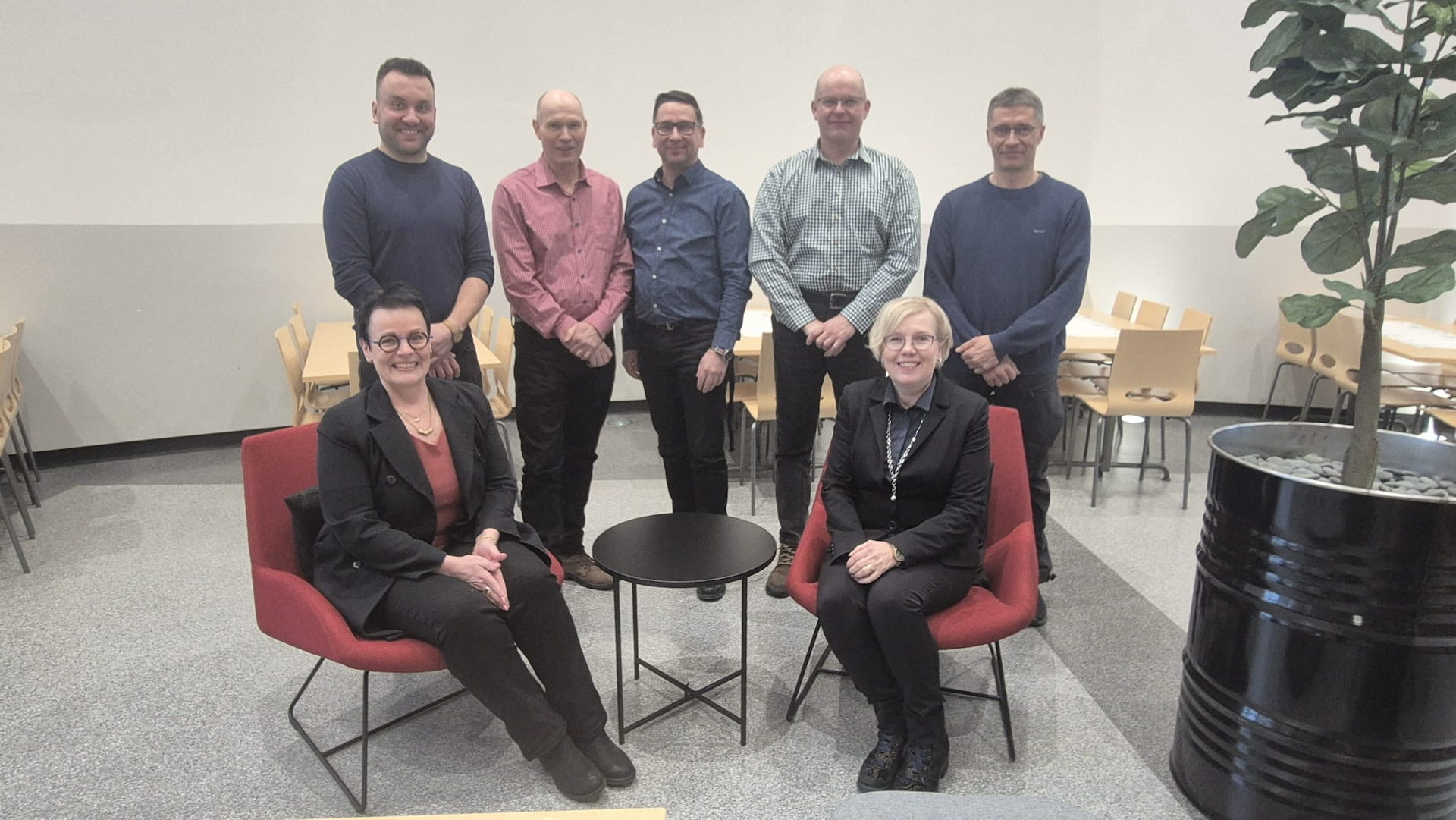 Hallinnon jäsenet esittelyssä